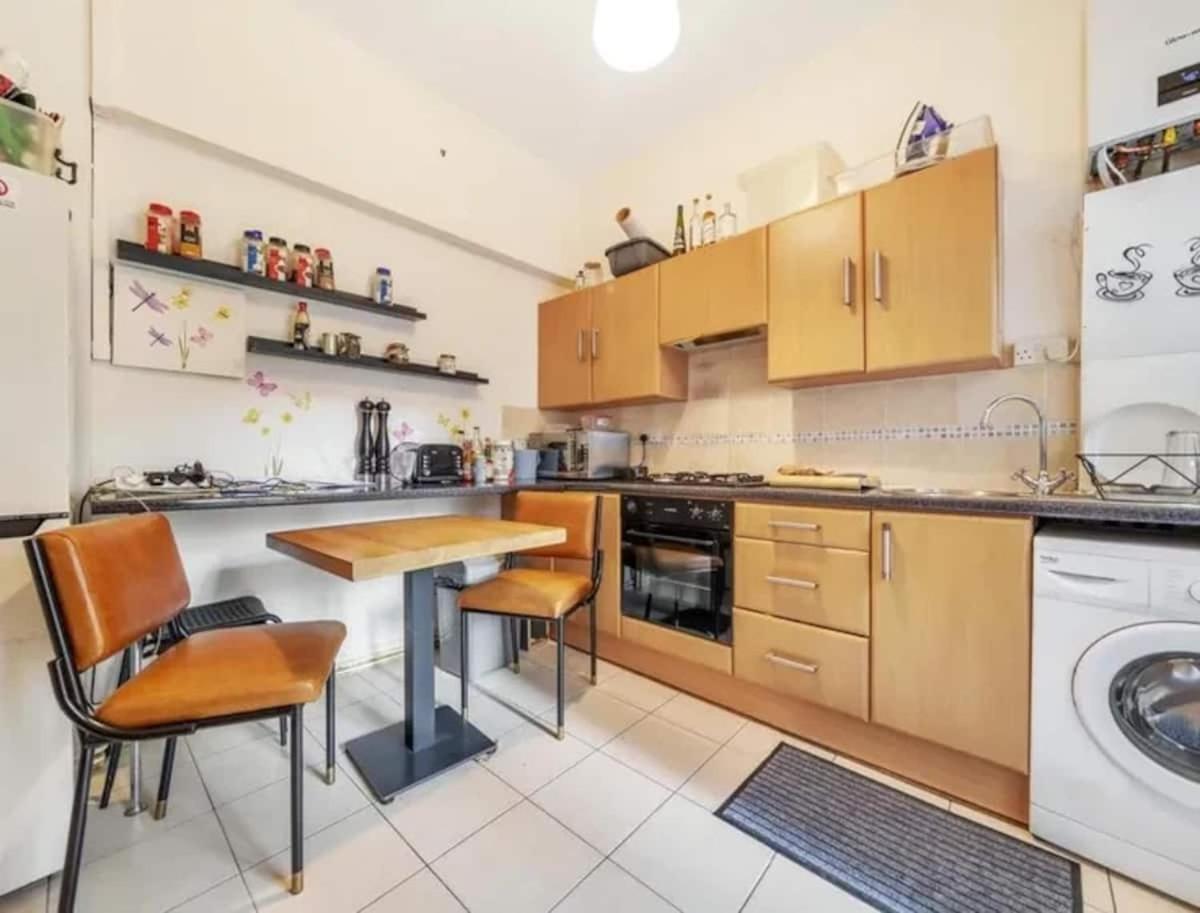 Charming 1-Bedroom Apartment Southfields, 런던 외부 사진