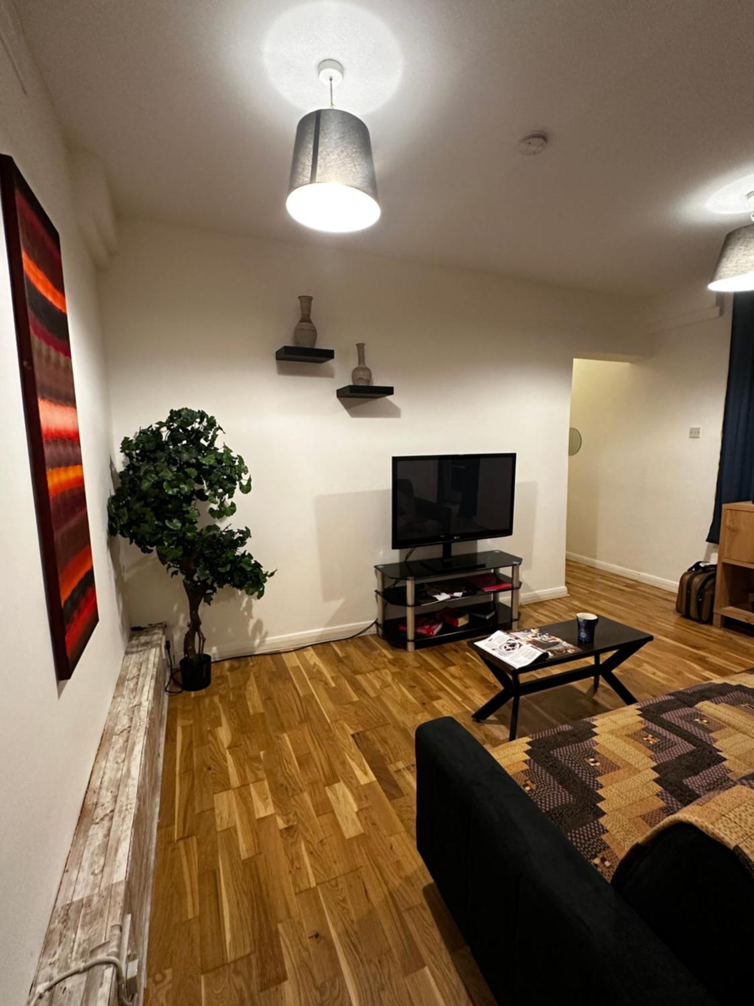 Charming 1-Bedroom Apartment Southfields, 런던 외부 사진