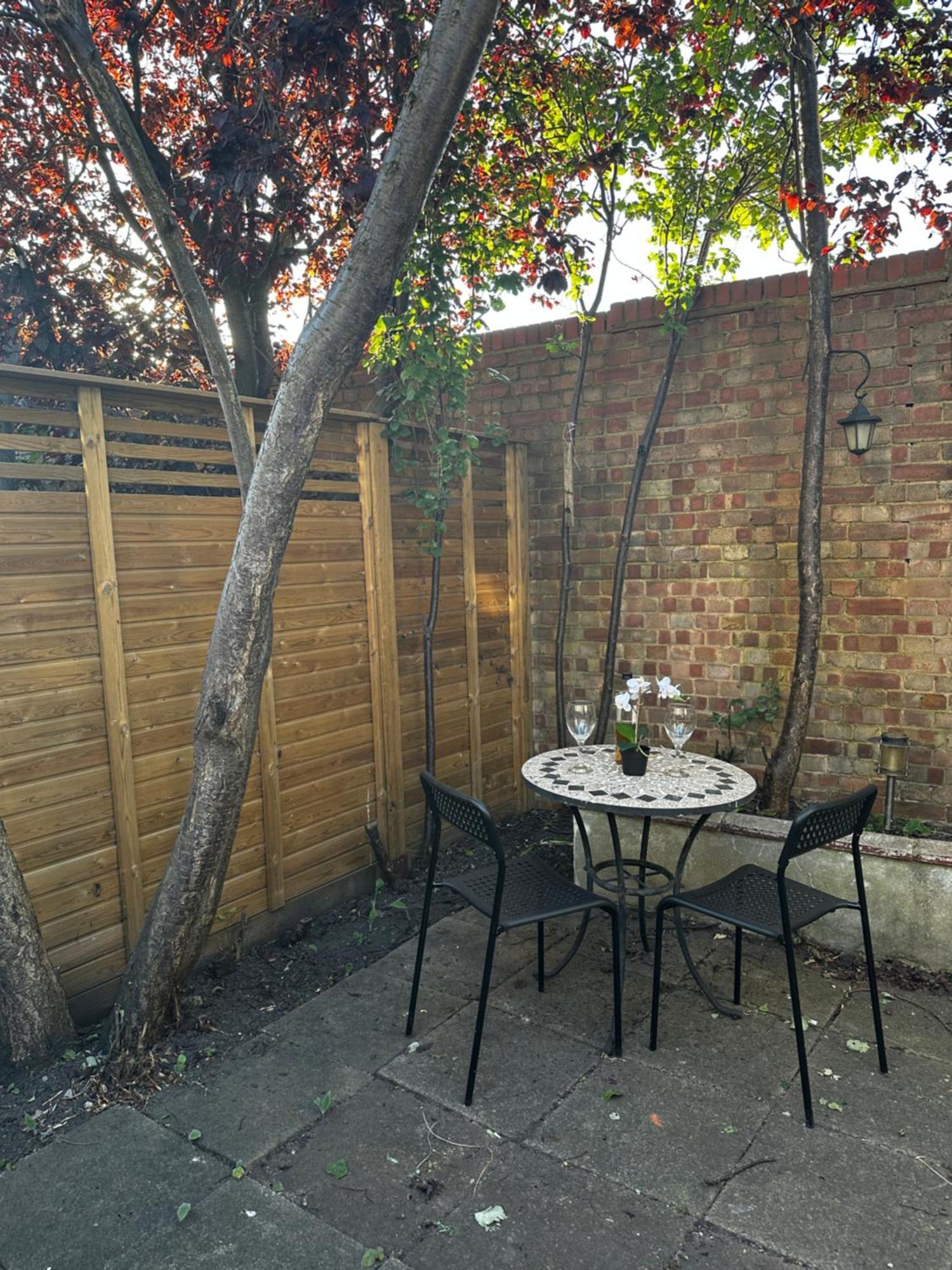 Charming 1-Bedroom Apartment Southfields, 런던 외부 사진