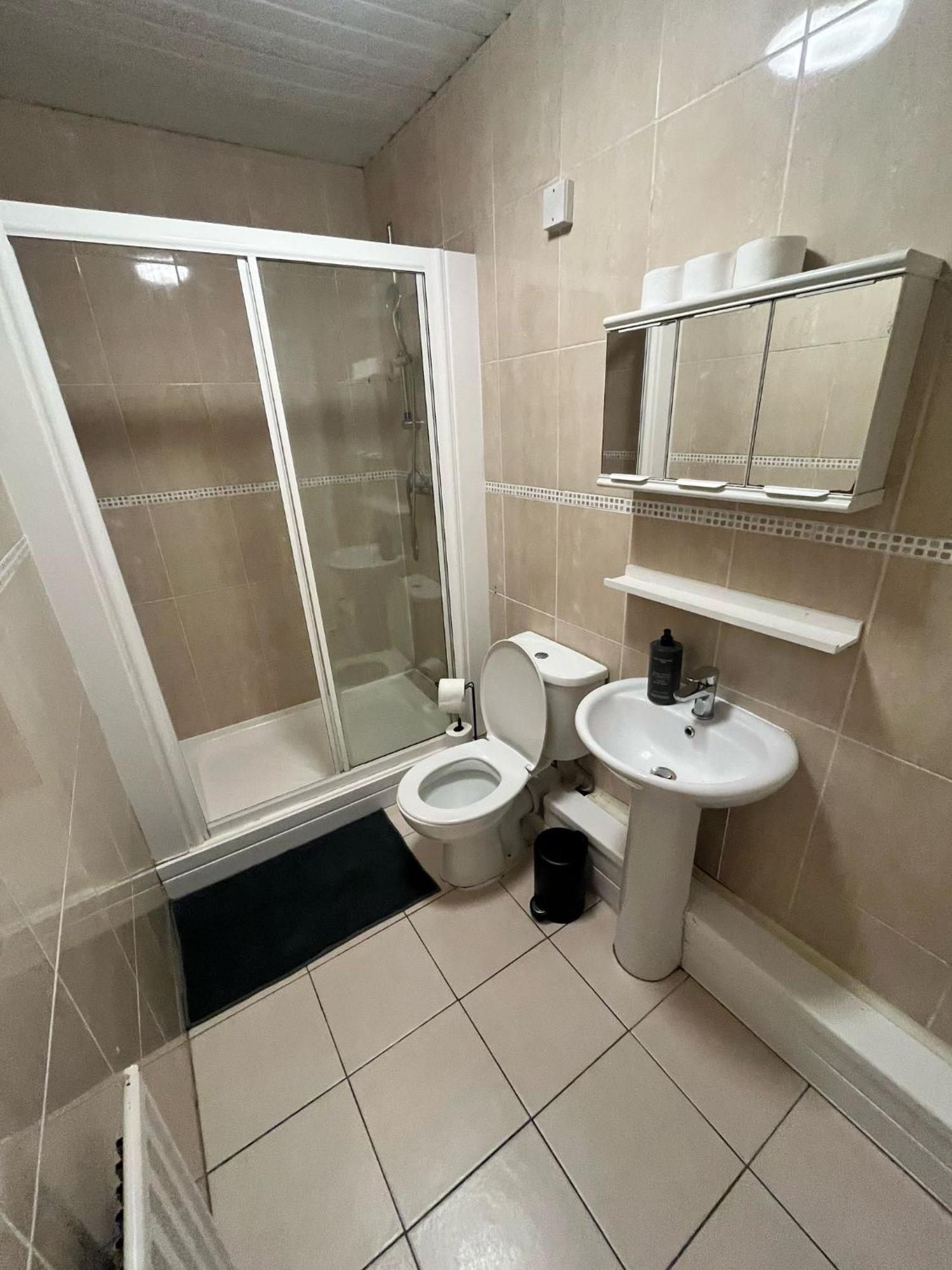 Charming 1-Bedroom Apartment Southfields, 런던 외부 사진